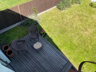 an aerial view of a backyard with a table and plants at Namas senamiestyje in Kėdainiai
