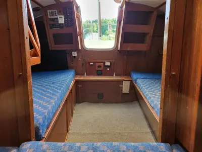 a small room with two bunk beds and a window at Uždubysio baidarės Nakvynė Jachtose (Night on a Yacht) in Ariogala