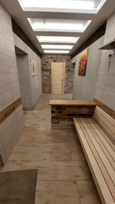 a hallway with a wooden bench in a room at Fun and chill patalpu ir pirties nuoma in Vilnius