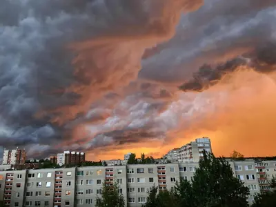 a cloudy sky over a city at sunset at Samanų apartamentai in Šiauliai