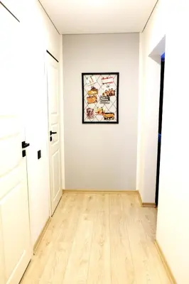 an empty room with a picture on the wall at Jaukus Koko butas 1 aukšte in Kaunas