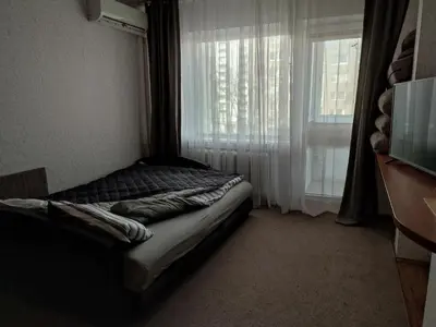 a bed in a room with a window at ShortStopPasilaiciai in Vilnius