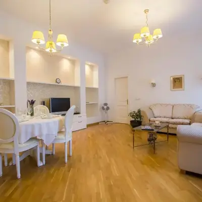 Historic Central Apartment