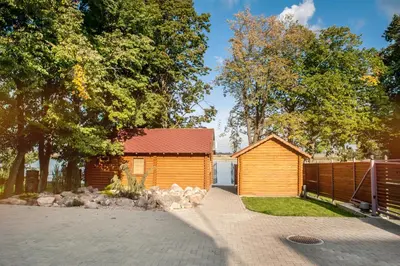 a house with a fence and a shed at Patalpų nuoma Žasliuose in Žasliai