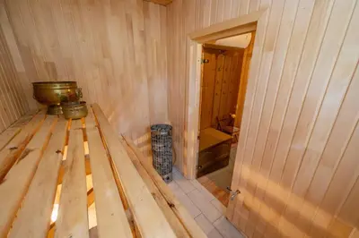a room with a wooden bench in a room at Poilsio oazė in Vynupė