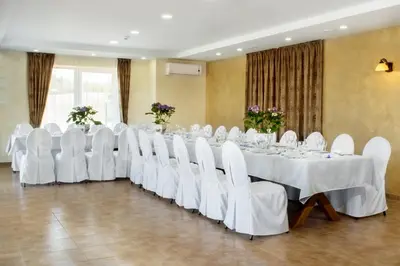 a conference room with white tables and white chairs at Sodyba ant ežero kranto pas Radvilą in Kiemeliai