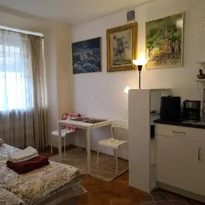 Tiny center G studio