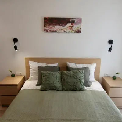 Warmzy Home - Modern 2 Rooms Apartment With Free Parking
