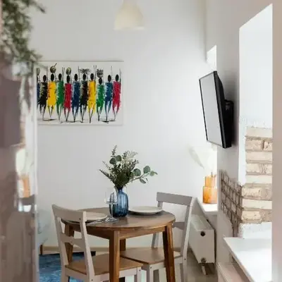Homey apartment central