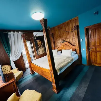 Broken bed hootel