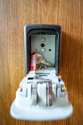 a small electrical outlet with a bird in it at Hugo apartment in Šiauliai