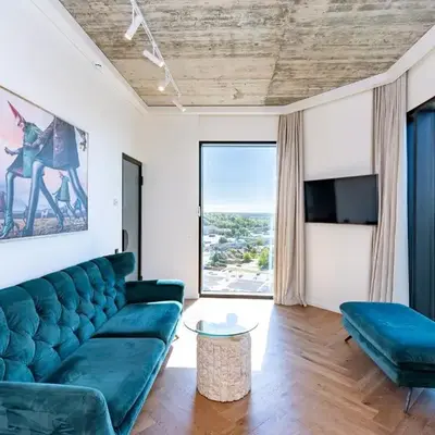 Panoramic View 1 BD Apartment by Domvia