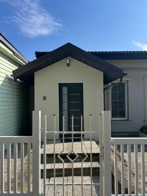 a house with a white fence and a gate at Gabriel in Šveicarija
