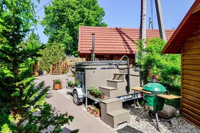 a backyard with a trailer and a house at Tytuvos upelio Krantinė in Tytuvėnai