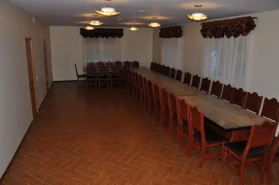 a conference room with a long table and chairs at Suraučių Svečių Namai in Aukštadvaris