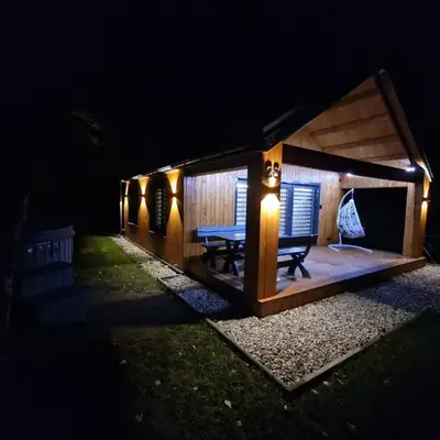 Naujai įrengtas atostogų namelis su kubilu ir pirtimi papildomai