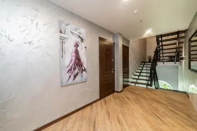 a hallway with a painting hanging on a wall at Svečių namai Imperija in Šiauliai