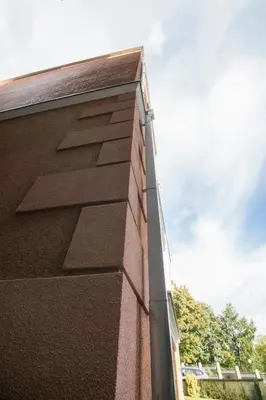 a side of a building with a brick wall at Modernios klasikos studija in Kaunas