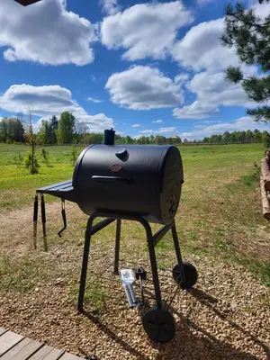 a barbecue grill on a stand in a field at Terra Gratia - namukas Išminčius in Nemeikšiai