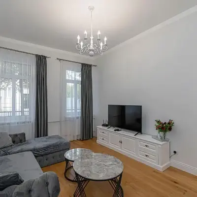 Riverside 1 BD Central Apartment by Hostlovers