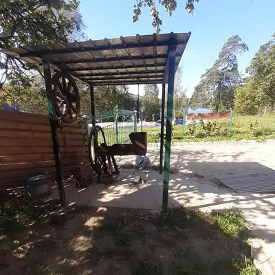 a bench under a pergola in a park at Dvivietis namelis su ofuro vone in Esperanza