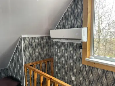 a room with a staircase with a patterned wall at Pirtis su kubilu ant ežero kranto Birvarelax in Kariotiškės