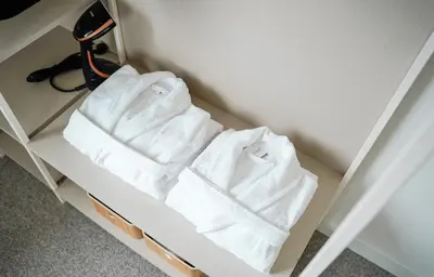 a box with three white towels in it at The Elegant Escape in Šiauliai