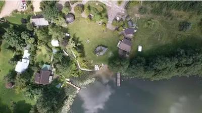 an aerial view of a house next to a lake at Pasakų namelis dviems su vaizdu į ežerą in Esperanza