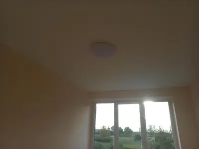 a room with a window and a white ceiling at 2 kambarių butas 100 m nuo paplūdimio in Gudeliai