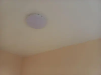 a ceiling with a light fixture in a room at 2 kambarių butas 100 m nuo paplūdimio in Gudeliai