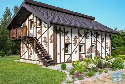 a small house with a staircase in a yard at Uždubysio baidarės Sodyba už Dubysos in Ariogala
