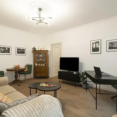 Old Town Apartment on quiet private street