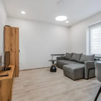 Centrinis butas šalia senvagės