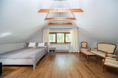 a bedroom with a bed and a chair and a window at Villa Emerald in Luokesos Sen