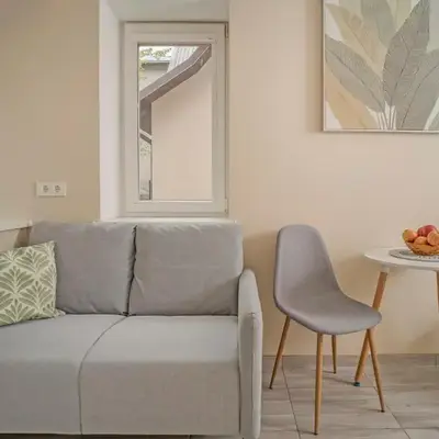 Compact and Comfy Apartment on the Greenhill