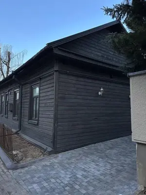 a dog sitting on the side of a house at Užupio Apartamentai Nemokamas parkingas 2 in Vilnius