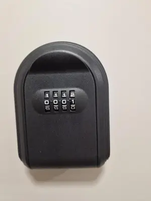 a black soap dispenser sitting on a table at Trumpalaikė butų nuoma Kaune prie Klinikų MINIUKAS SELF CHECK-IN in Kaunas