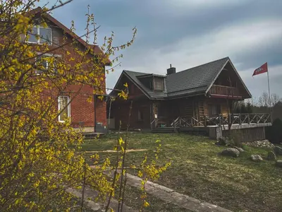 a house with a flag in front of it at Girios Horizontas - Mara in Trakai