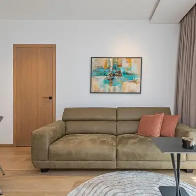 Modern 2 BD Apartment by Domvia