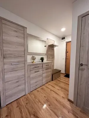 a room with a large closet with wooden floors at MB BENO TRUMPALAIKE NUOMA BUTUKAs in Kėdainiai