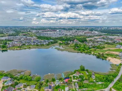 an aerial view of a lake in a city at Niwaki Sodai No 3 by URBAN RENT in Vilnius