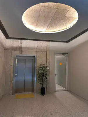 a lobby with a ceiling with a potted plant at Apartamentai prie Soboro in Kaunas