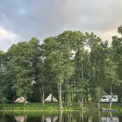 Glamp Juodis