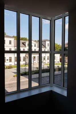 a room with a window looking out at a building at Alėjos apartamentai in Šiauliai