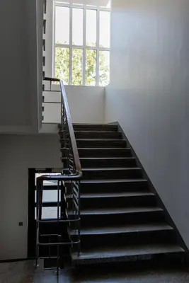 a staircase in a building with a window at Alėjos apartamentai in Šiauliai