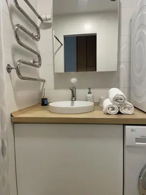 a bathroom with a sink and a mirror at Šiaulių centre modernus butas 1-4 žmonėms in Šiauliai