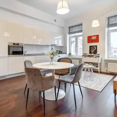 Domillion 2bdr Bright&Central apt PA227