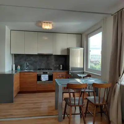 Two-Bedroom Flat Close to Downtown