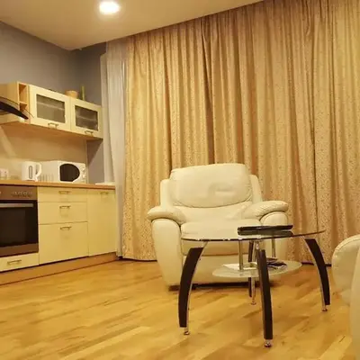 2 bedroom old town apartment with parking