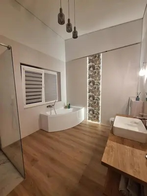 a bathroom with a sink and a bath tub at Kambarių nuoma prie Kauno oro uosto in Karmėlava